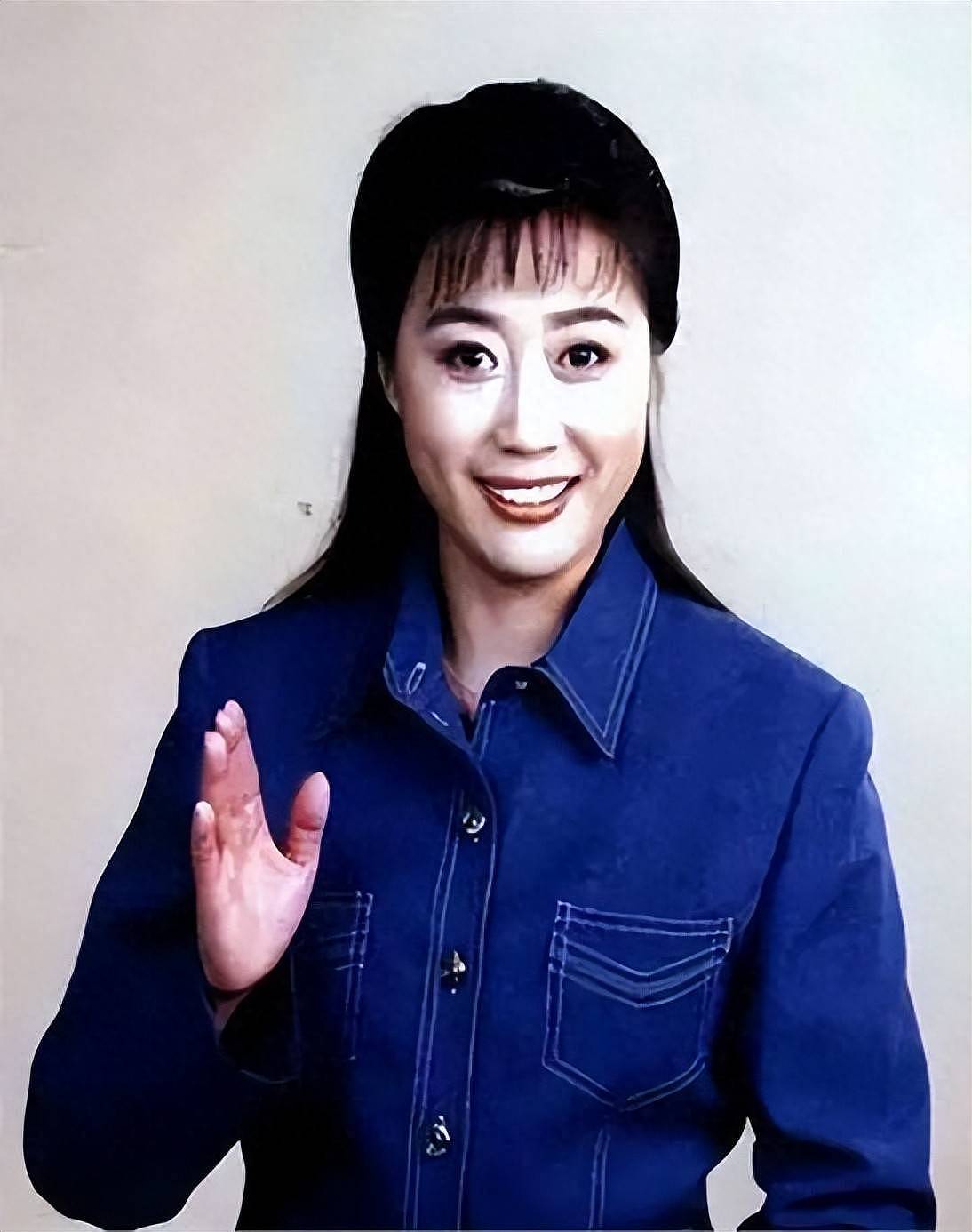 她是“央视名嘴“，主持《曲苑杂坛》二十年，如今跟寻常阿姨没什么两样（组图） - 1