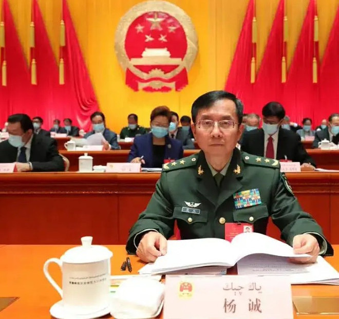 外媒：新疆军区司令政委双双缺席习接见，释放强烈信号（组图） - 2