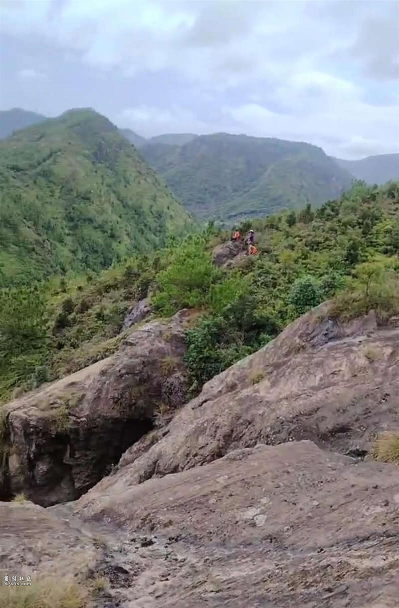 男老师登山失联已遇难，尸体腐烂死状凄惨（组图） - 13