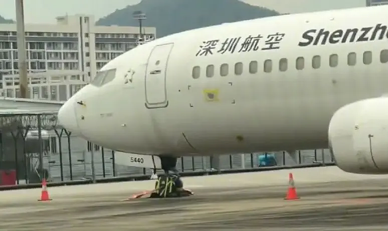 16级超强台风桦加沙过境！捆绑飞机、拴紧汽车，粤港澳台现场触目惊心（组图） - 6