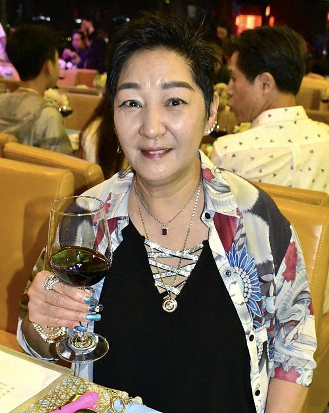 TVB老戏骨默默资助徐少强遗孤,称不忍看孩子没父母,两人曾交往(组图) - 1