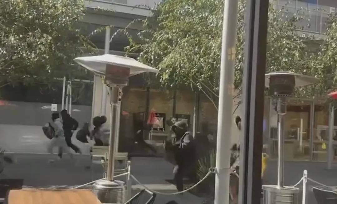 华人爱去旅游地惊爆25人“蒙面大盗团”洗劫!80秒扫荡$100万,警匪追逐战影片曝(视频/组图) - 4