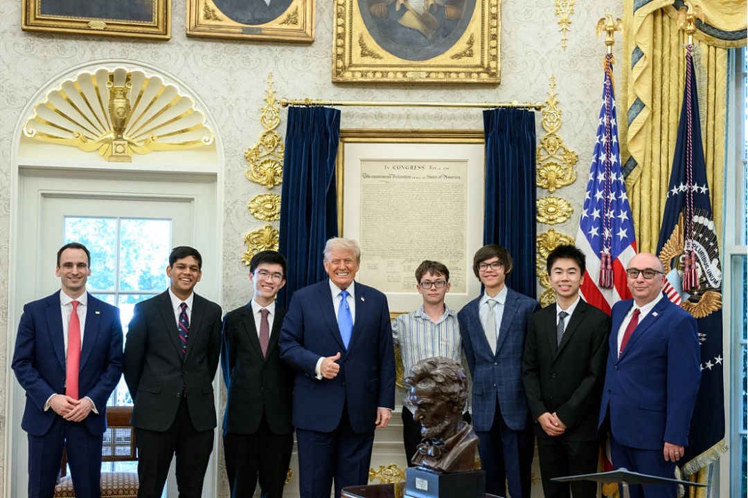 美国物理奥赛夺冠反遭MAGA网暴，队员华裔+俄裔+印裔，网友：离开移民美国啥也不是（组图） - 8