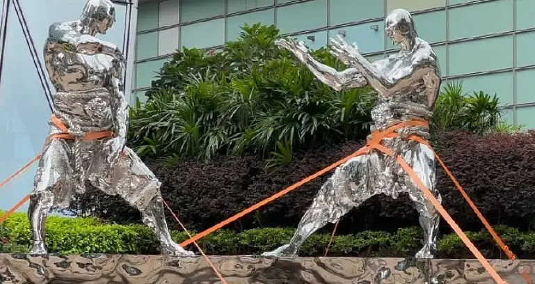 16级超强台风桦加沙过境！捆绑飞机、拴紧汽车，粤港澳台现场触目惊心（组图） - 10