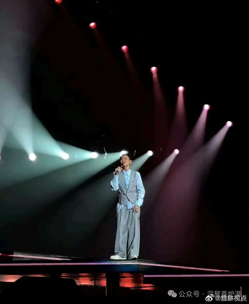 63岁刘德华开线上演唱会，20分钟观看人数破1000万（组图） - 4