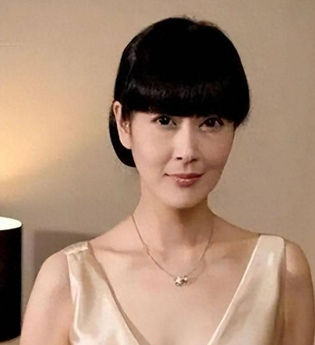 结婚10年被丈夫出轨8次，最后出轨蒋勤勤，年仅43岁抑郁烧炭自尽（组图） - 2