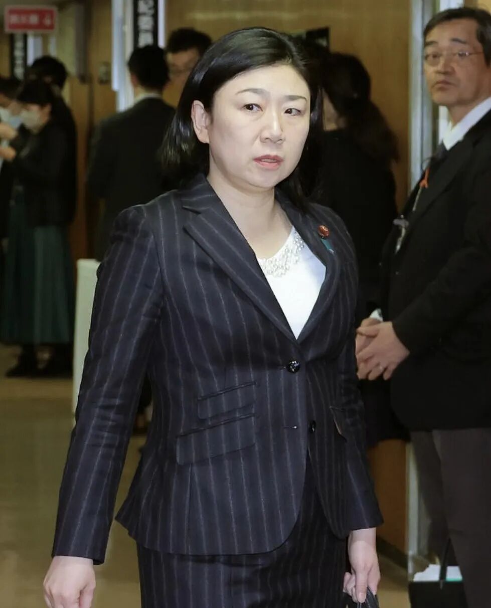日本首相候选人接连塌房!小泉进次郎被曝买水军造假,高市早苗造谣外国人踢鹿…(组图) - 4