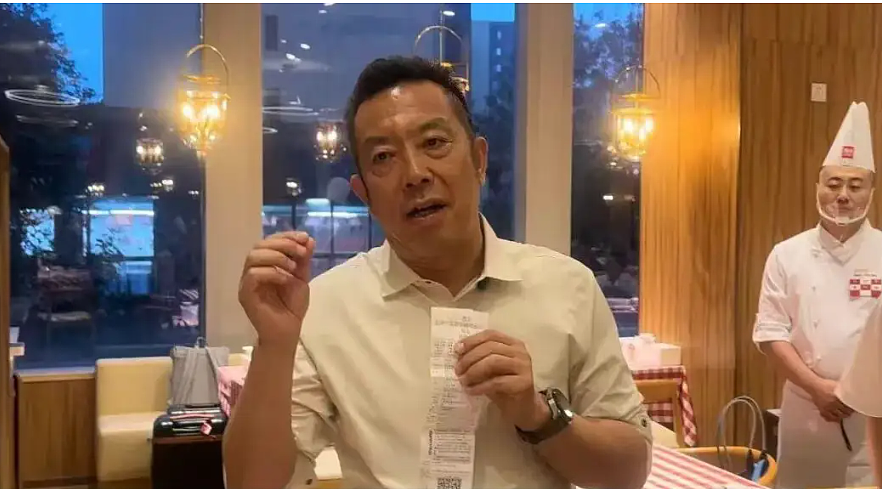 西贝再出“灾难级”公关文?“7岁娃哭着要吃”“大哥哐哐充卡共患难”,被骂到连夜删…(组图) - 6