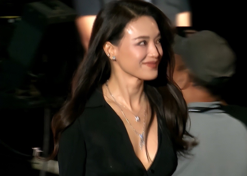 49岁舒淇再次让世界刮目相看,这次,她让整个娱乐圈“沉默”了(组图) - 23