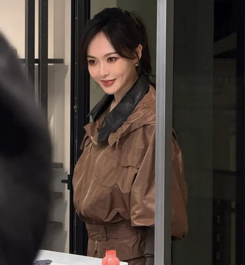 好多丑衣服！海外大牌时装周集体翻车，中日韩明星一个比一个显土（组图） - 19