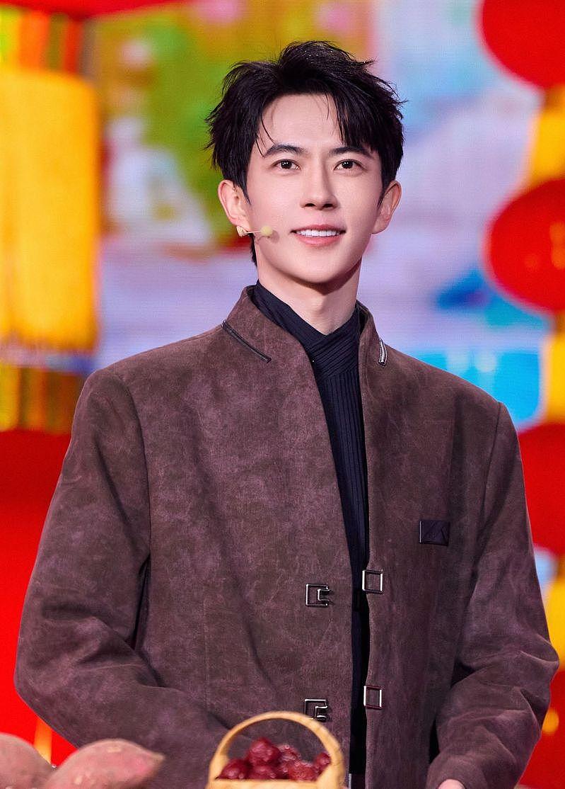 于朦胧死因舆论荡漾，女星发声力挺，外出竟遭花盆砸伤（图） - 1