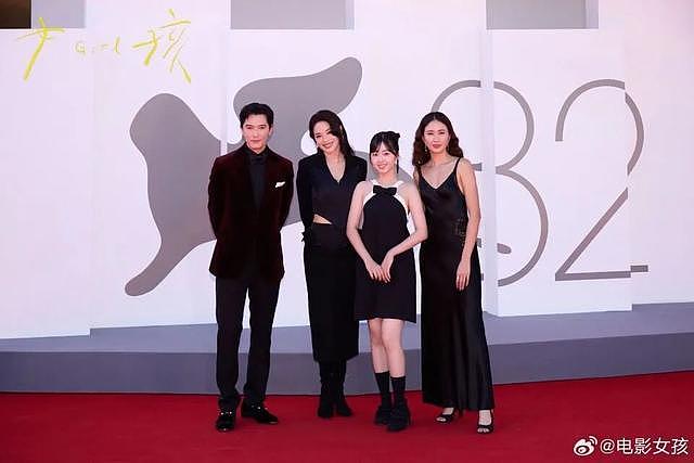 49岁舒淇获釜山电影节最佳导演奖，现场哽咽发声：希望心里有伤的女孩，能勇敢走向未来（组图） - 4