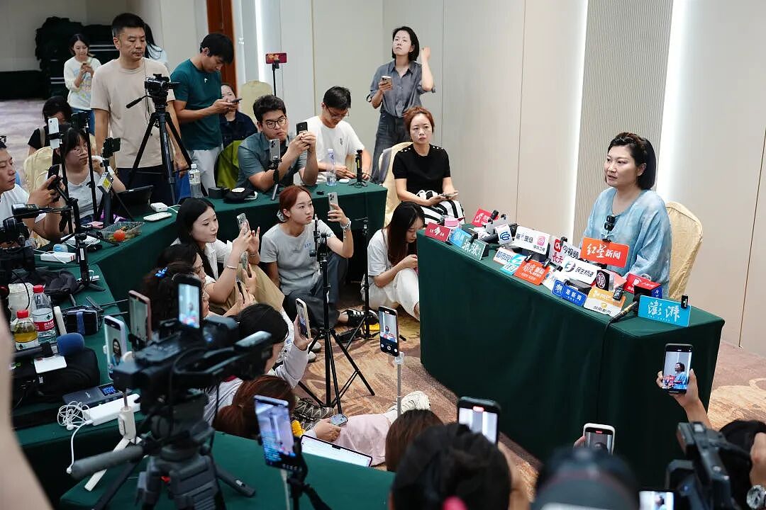 泰国坠崖案王暖暖庭审哭肿了双眼，首度回应抓周：拍孩子不是为流量（组图） - 5
