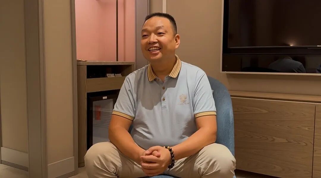 千万富翁与母亲相认团圆,见面礼送房子和银行卡:将接四个弟弟妹妹来定居(组图) - 2