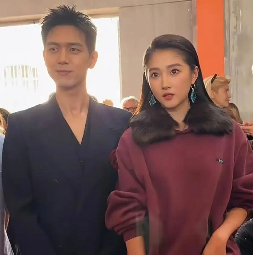 好多丑衣服！海外大牌时装周集体翻车，中日韩明星一个比一个显土（组图） - 12