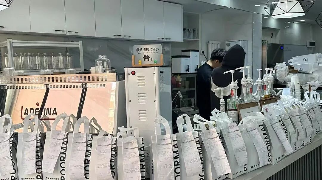 穷人不骗穷人！东北“贫穷咖啡”爆火，全国打工人坐不住了（组图） - 13