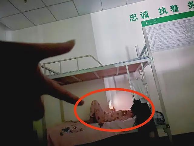 男生和55岁宿管阿姨宿舍不雅之事照流出，聊天内容肮脏，学校沉默（组图） - 4