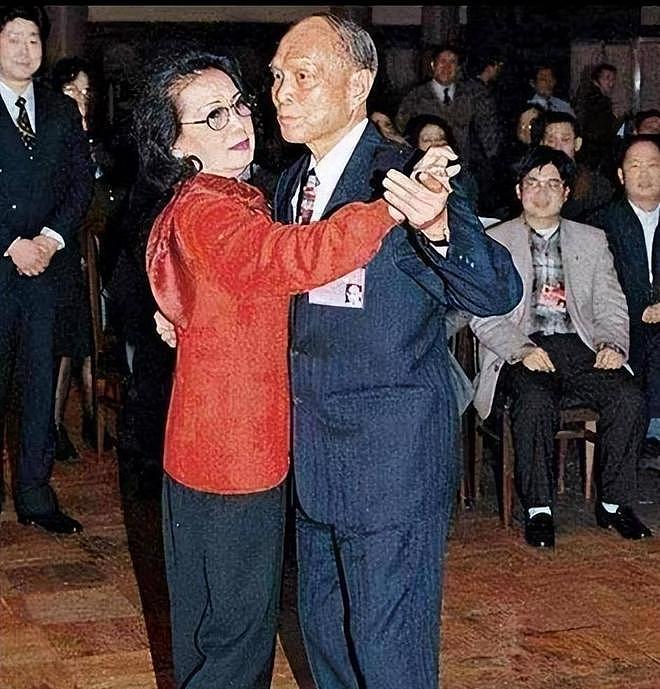曝霍英东二房太太去世享年96岁，生前节俭已低调火化，讣告曝光（组图） - 2