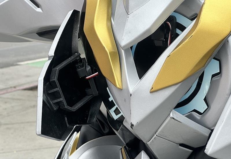 动漫展Cosplay不稀奇，华裔粉这套装备引围观...（组图） - 5