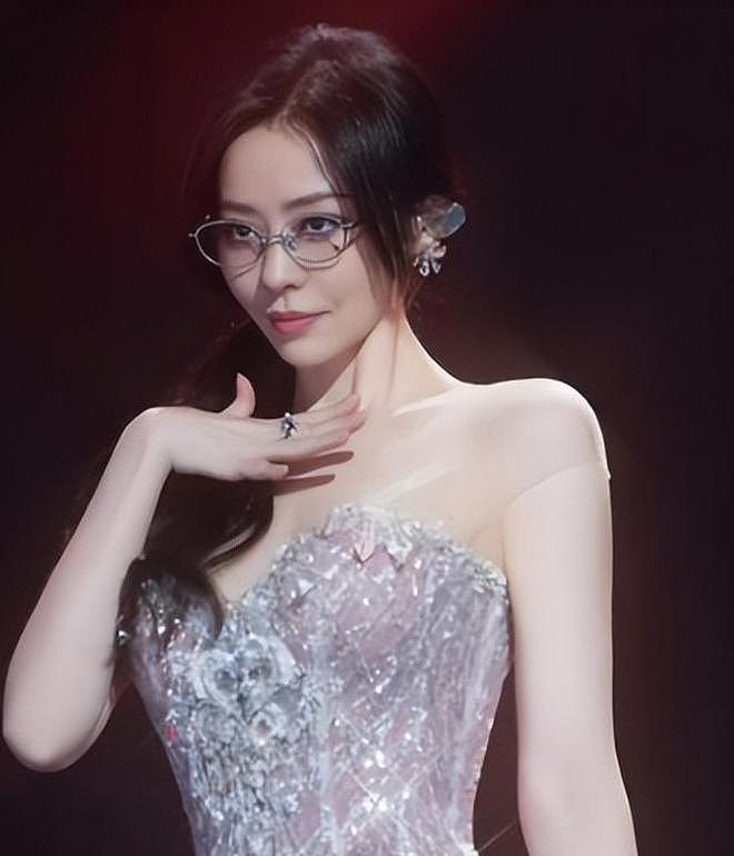 名利双收有什么用？张靓颖如今现状，给内娱的明星们敲响了警钟（组图） - 7