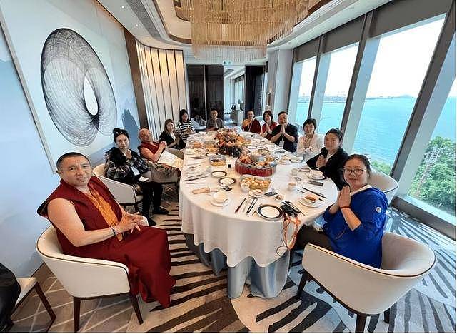 香港“一代女神”现身内地寺庙祈福，依旧亲民（组图） - 5
