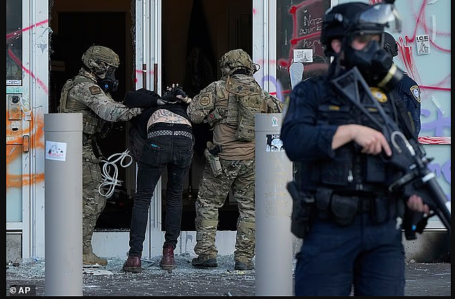 兵临城下!川普下令出兵,誓言动用全部武力,西海岸笼罩战火阴云(组图) - 4