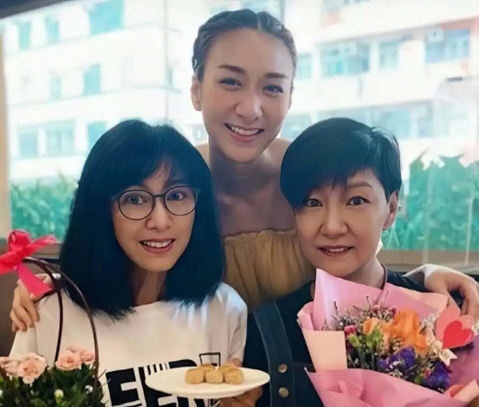 知名女星宣布复出!做心脏手术休养半年,17岁怀孕当小三,今却活明白了?(组图) - 31