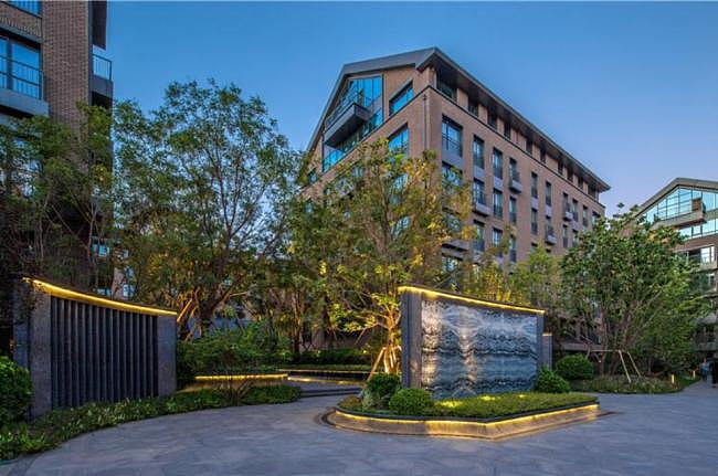 中国顶级学区房，也撑不住了（组图） - 1