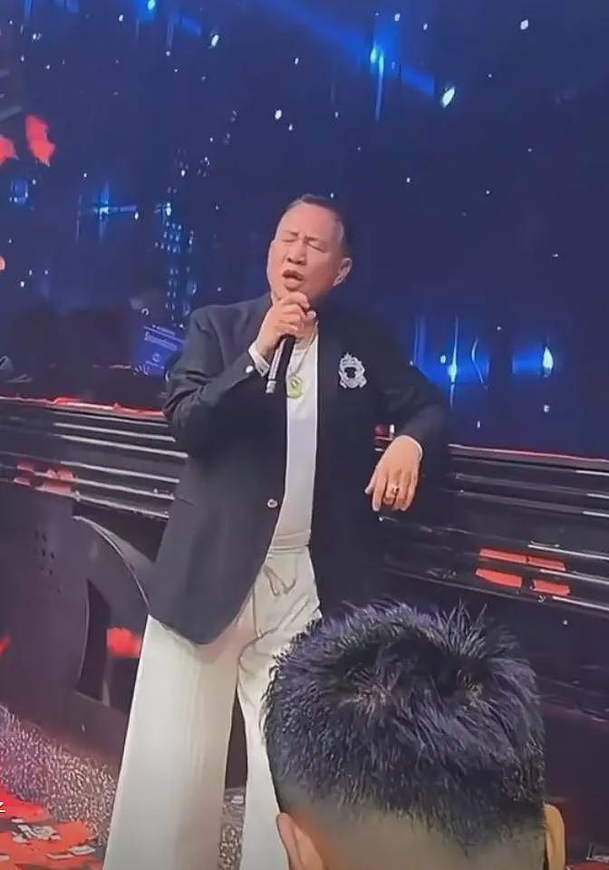 王晶曝万梓良落寞内幕:疑遭周润发排挤,因一个称呼在酒吧被群殴(组图) - 6