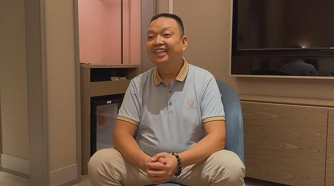 丢失33年千万富翁到云南与母亲相认，见面礼送成都房子和银行卡：将接4个弟弟妹妹来定居（组图） - 2