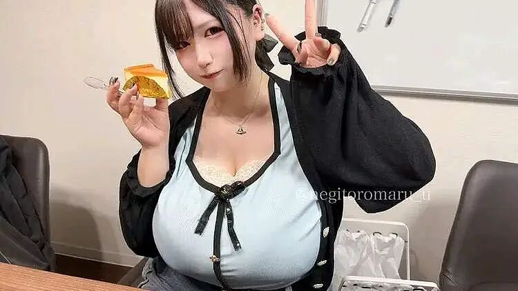日本M罩杯樱花妹自曝成长阴影,缠胸才敢上学!十分困扰:真的很痛很痛(组图) - 14