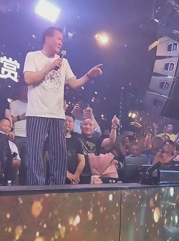 王晶曝万梓良落寞内幕:疑遭周润发排挤,因一个称呼在酒吧被群殴(组图) - 10