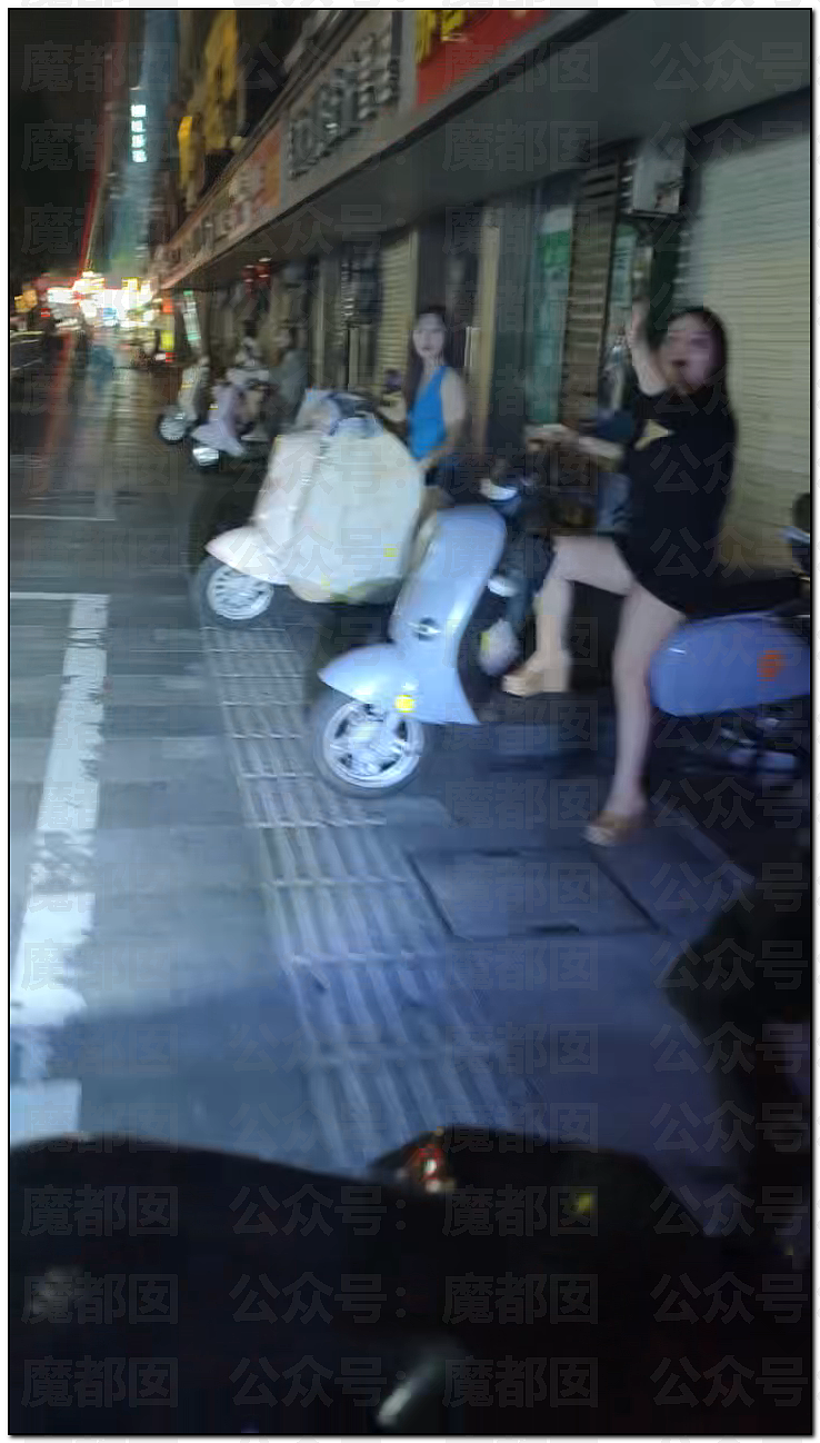 疑惑！为何夜晚街头大量身材曼妙火辣美女骑电动车停在路边？（组图） - 6