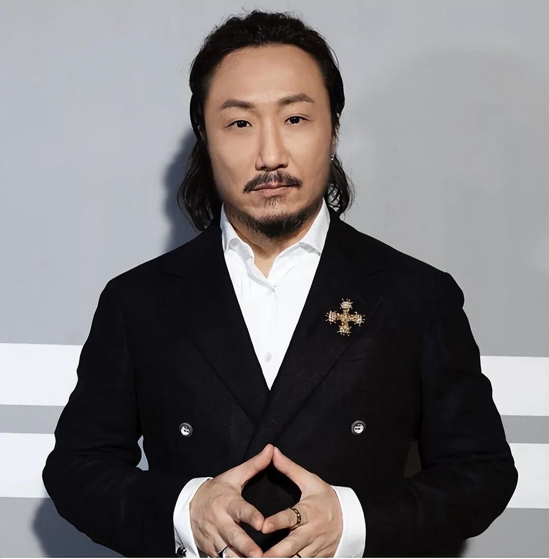 香港知名男星拍戏意外骨裂，痔疮两度爆掉，裤子全是血紧急就医（组图） - 1