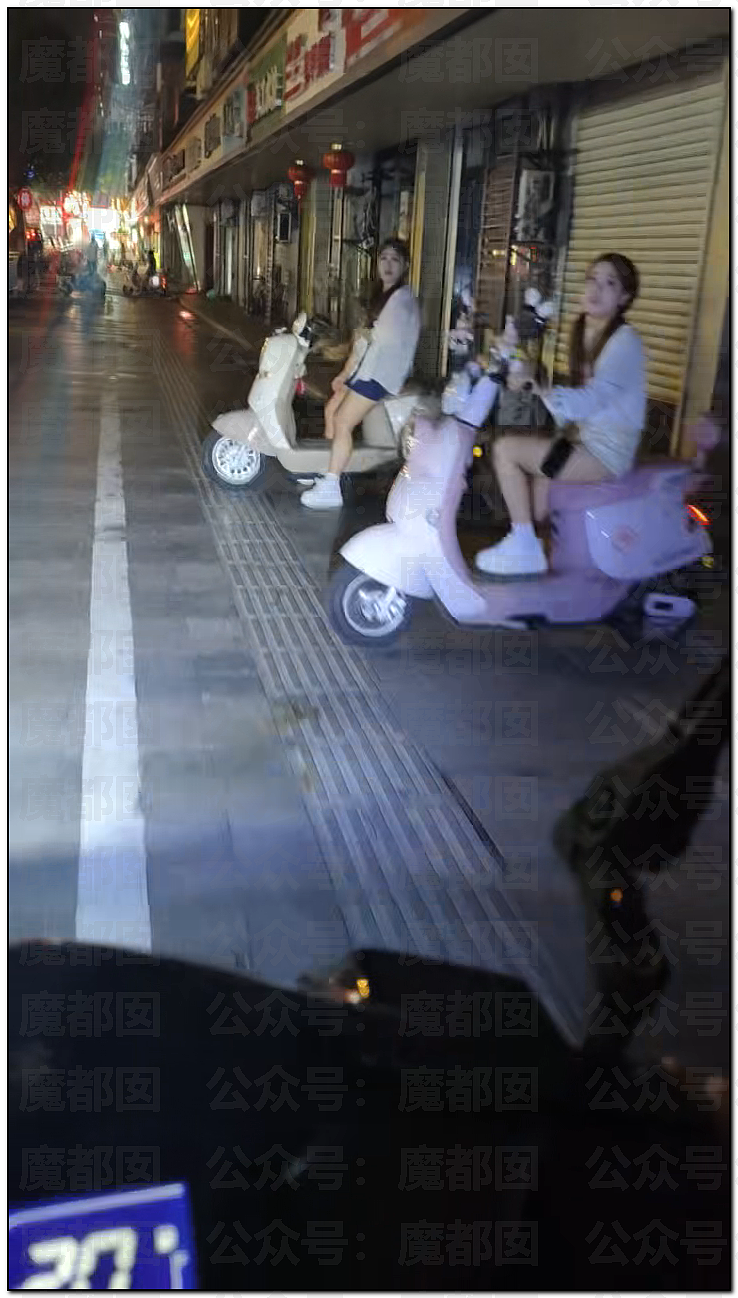 疑惑！为何夜晚街头大量身材曼妙火辣美女骑电动车停在路边？（组图） - 7