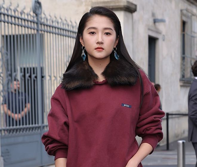 鞠婧祎生图被质疑造假,修成一米七地砖变形,现场图曝光更尴尬(组图) - 4