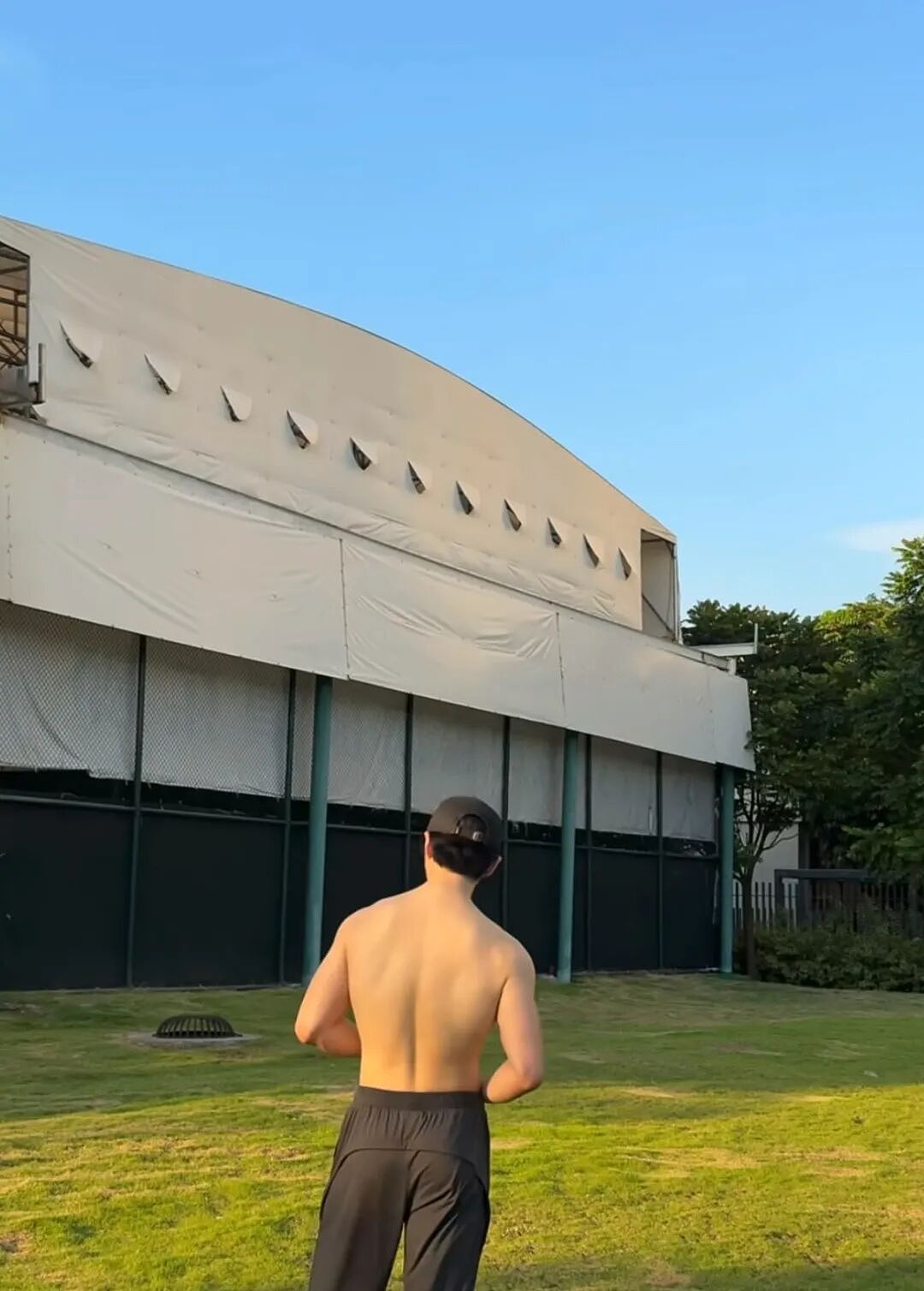 【帅哥】广东工业肌肉校草爆火校园,肌肉与颜值的激烈碰撞,禁欲系满满...(组图) - 12