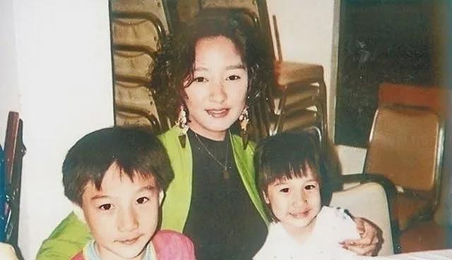 知名女星宣布复出!做心脏手术休养半年,17岁怀孕当小三,今却活明白了?(组图) - 21