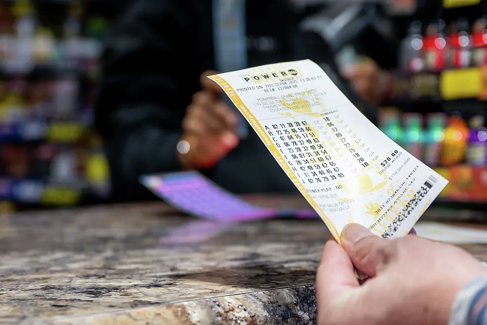 一夜暴富！神秘人买2580万种彩票组合，中9500万大奖（组图） - 11