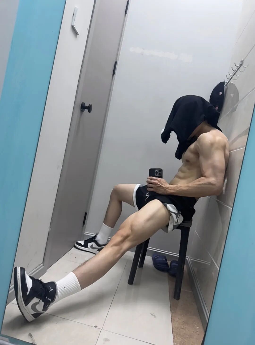 【帅哥】极品白皮肌肉教练性感写真，粗腿大包诱惑满满...（组图） - 2