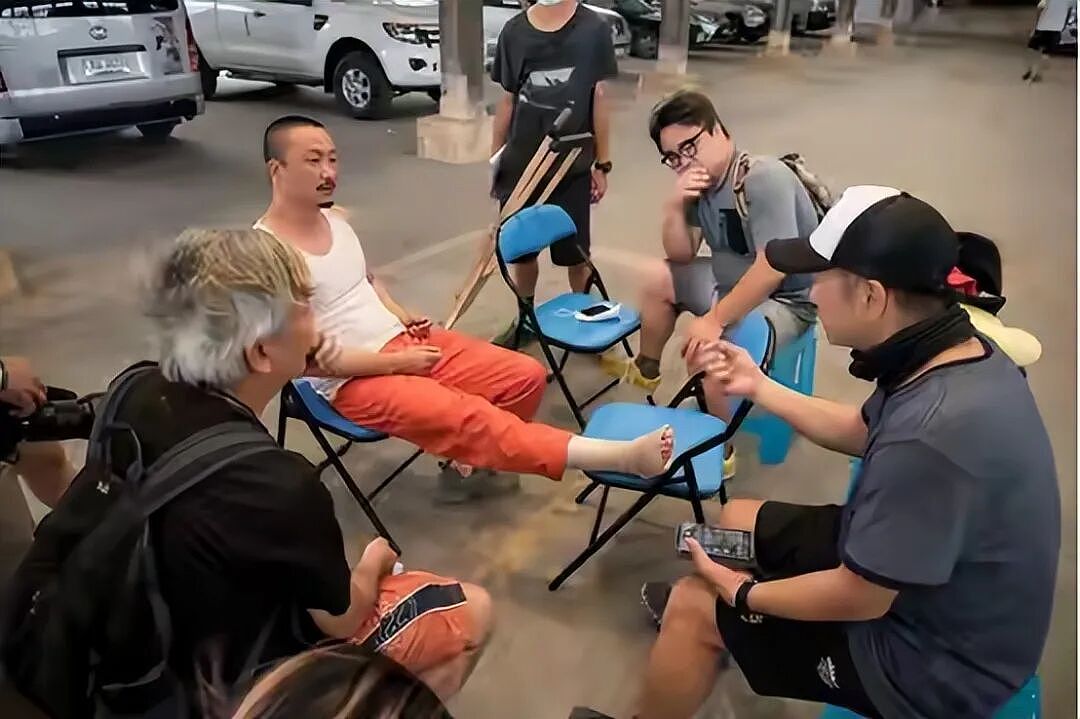 香港知名男星拍戏意外骨裂，痔疮两度爆掉，裤子全是血紧急就医（组图） - 4