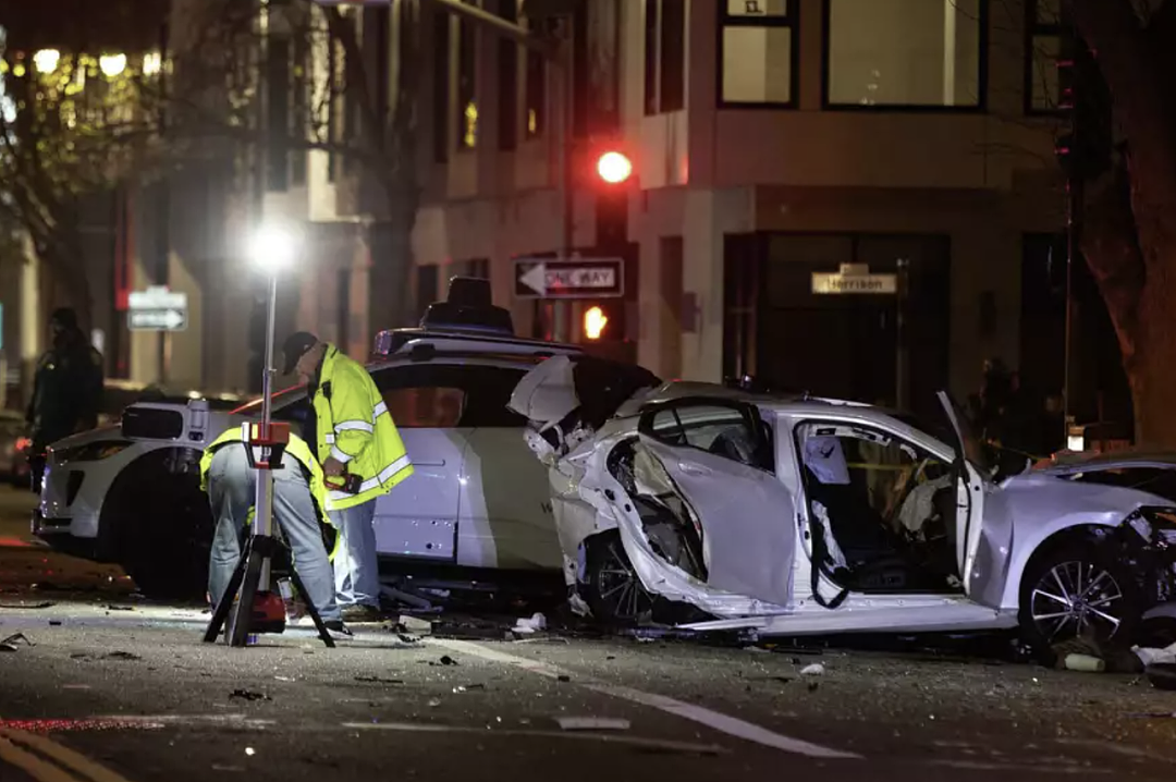 8人死伤！华人狂飙特斯拉连撞6车， “全怪车子加速“！货车逆行猛撞 “斩首“游客（组图） - 9