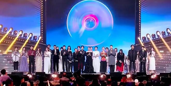湾区晚会近百万明星亮相！造型一个比一个认真，单依纯高定抢镜（组图） - 2