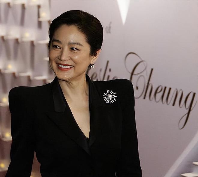 明明美到雌雄难分，却痴缠渣男20多年，母亲的死成她永远的遗憾（组图） - 21