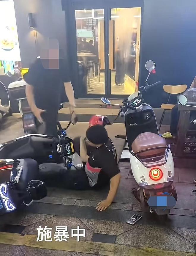 醉酒男子殴打顺丰骑手，5名饿了么骑手挺身而出每人获奖5千（组图） - 1