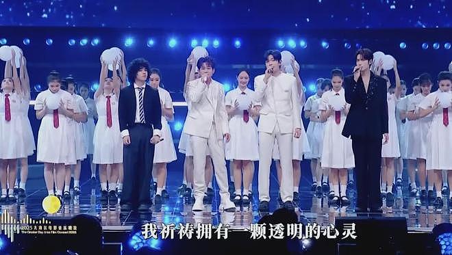 湾区晚会名场面:小沈阳和女儿同框,肖战台下合照,歌手真唱翻车(组图) - 14