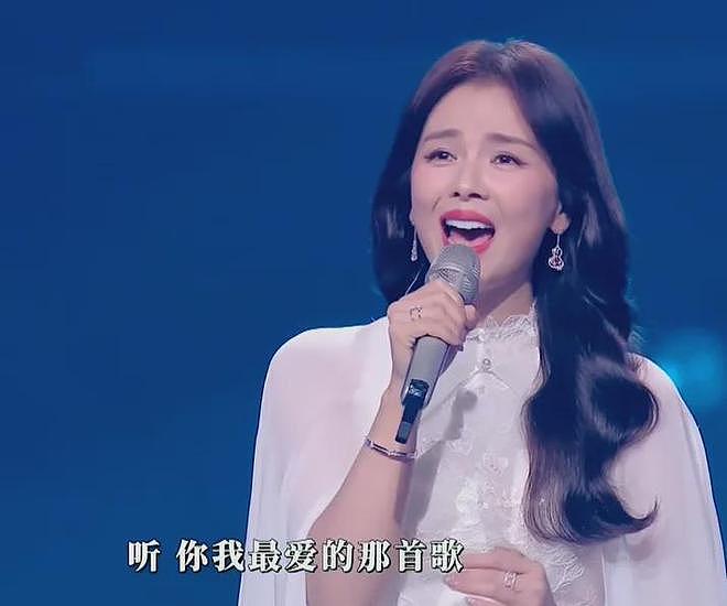 湾区晚会名场面:小沈阳和女儿同框,肖战台下合照,歌手真唱翻车(组图) - 30