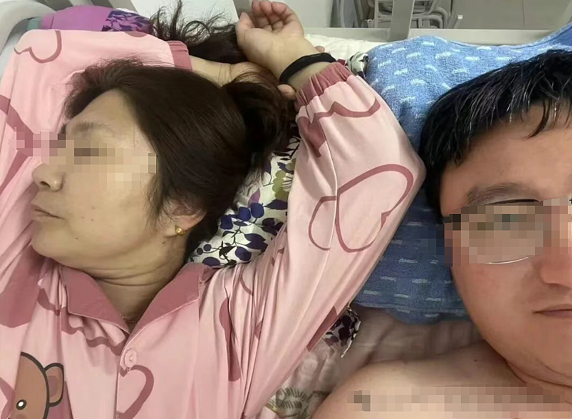 男大学生和53岁宿管阿姨恋爱！宿舍拍亲密私照俩人颜值对比太重口...（组图） - 8