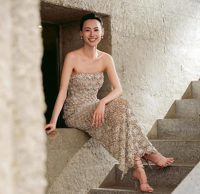 梁洛施：感谢李泽楷的不娶！37岁的她恋上导演，定居北京低调生活（组图） - 5