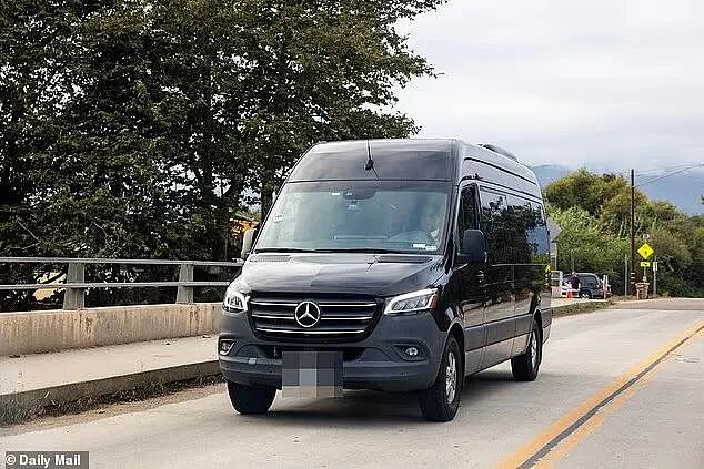 赛琳娜和本尼大婚！抓马不断：亲妈崩溃，密友缺席，比伯隔空喊我愿意（组图） - 10